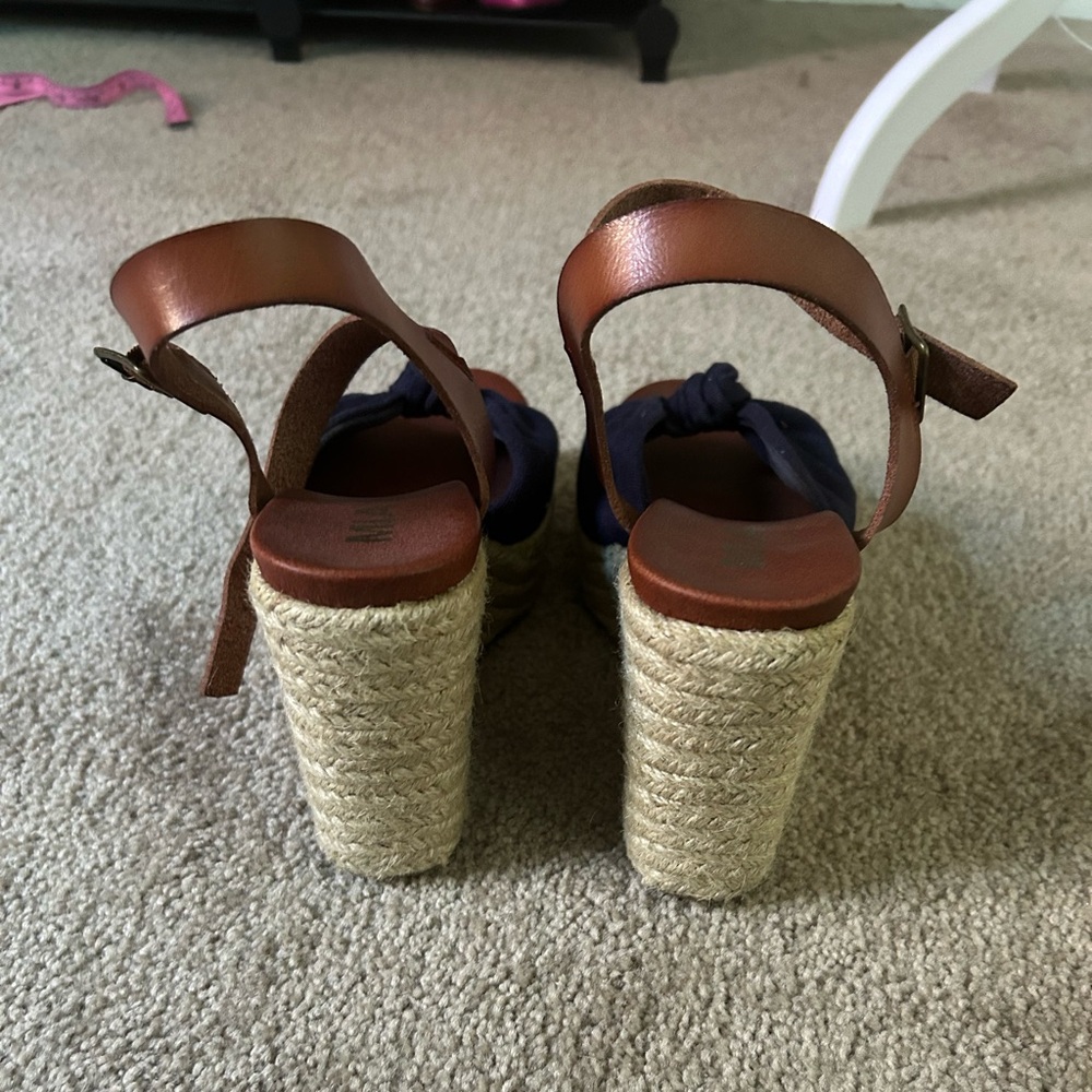 Women’s Wedges - Picture 2 of 5